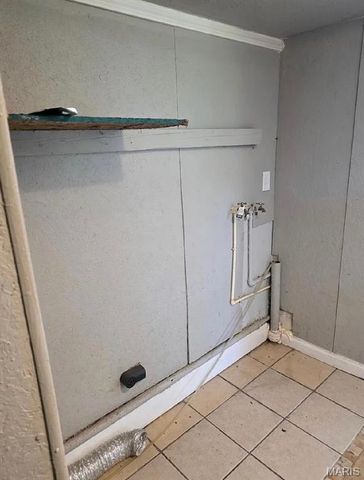 148 Saint James Lane, East St Louis, IL 62206