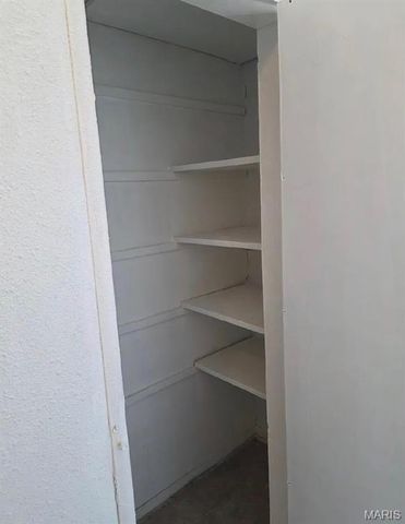 148 Saint James Lane, East St Louis, IL 62206