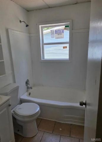 148 Saint James Lane, East St Louis, IL 62206