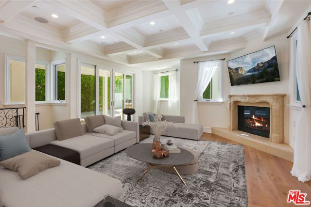 345 S Saltair Avenue, Los Angeles, CA 90049