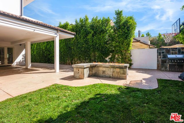 345 S Saltair Avenue, Los Angeles, CA 90049