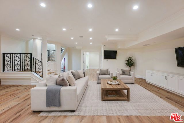 345 S Saltair Avenue, Los Angeles, CA 90049