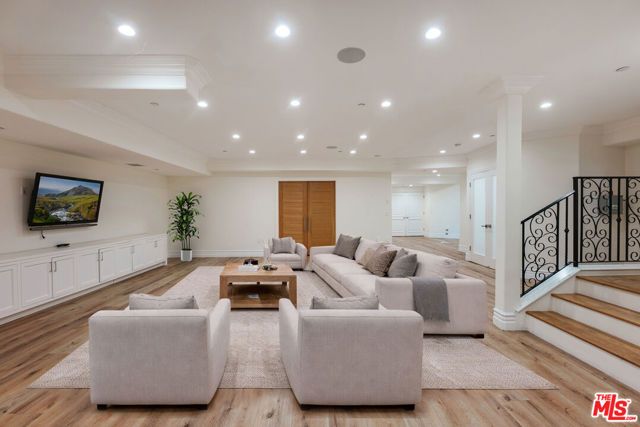 345 S Saltair Avenue, Los Angeles, CA 90049