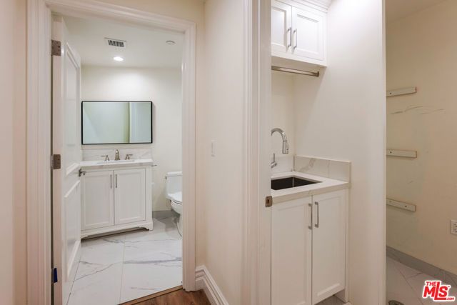 345 S Saltair Avenue, Los Angeles, CA 90049