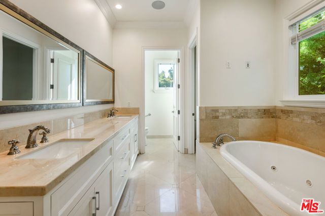 345 S Saltair Avenue, Los Angeles, CA 90049