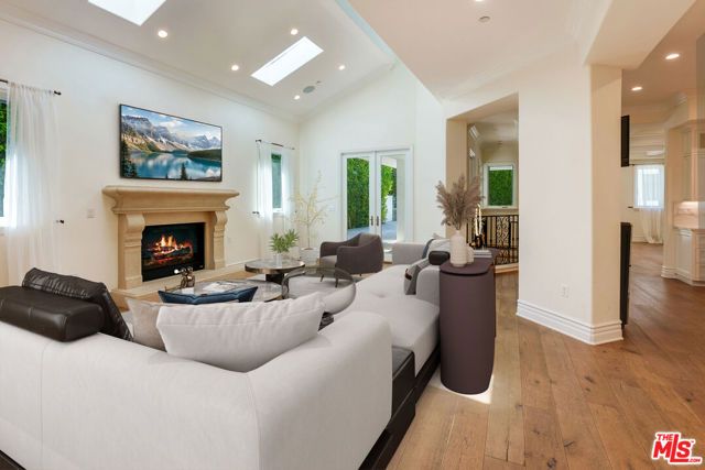 345 S Saltair Avenue, Los Angeles, CA 90049