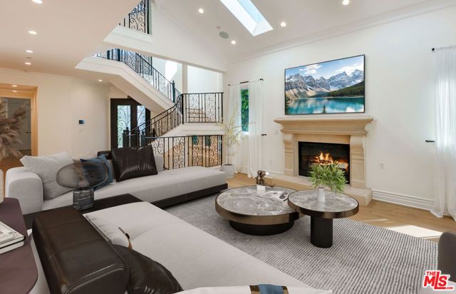 345 S Saltair Avenue, Los Angeles, CA 90049