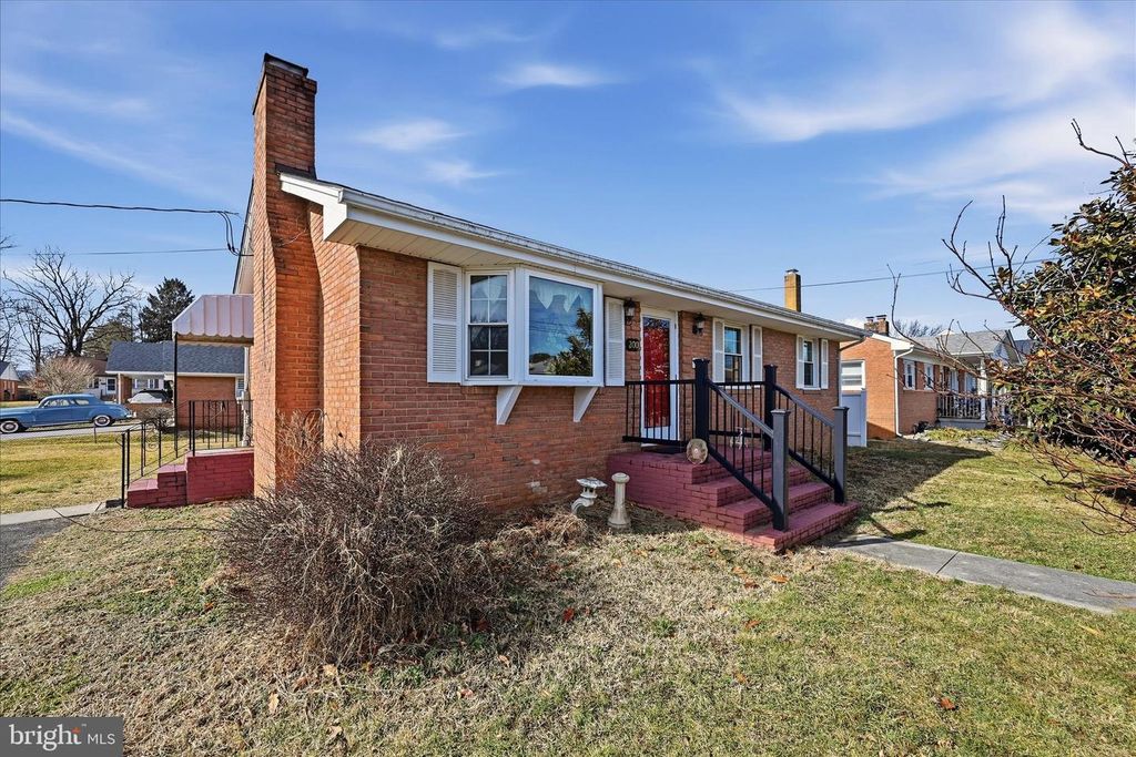 Image 1 of property listing at 200 WASHINGTON AVE, Front Royal, VA 22630