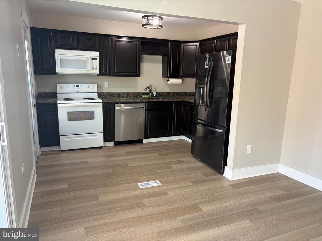 Image 1 of property listing at 1054 SAYBROOK HARBOUR, Pasadena, MD 21122
