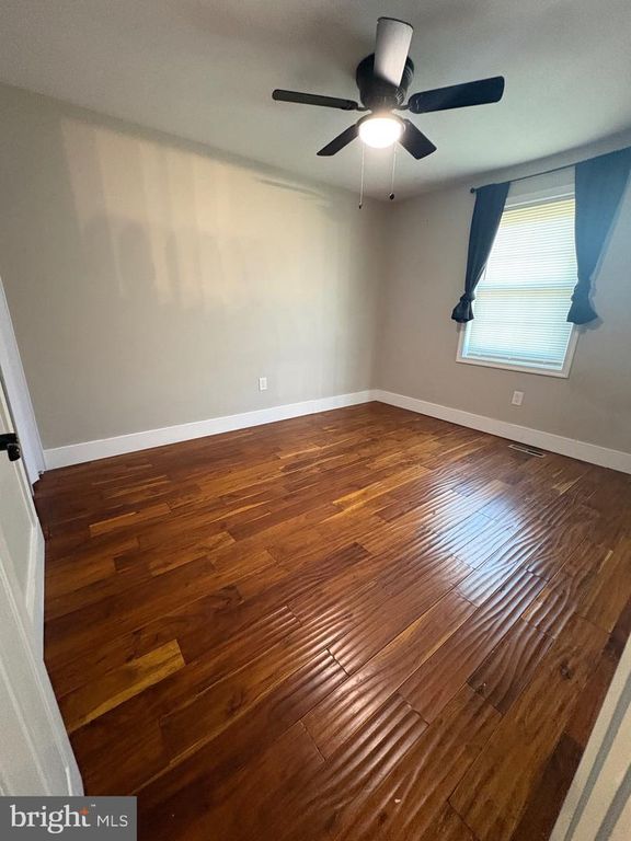 Image 11 of property listing at 1054 SAYBROOK HARBOUR, Pasadena, MD 21122