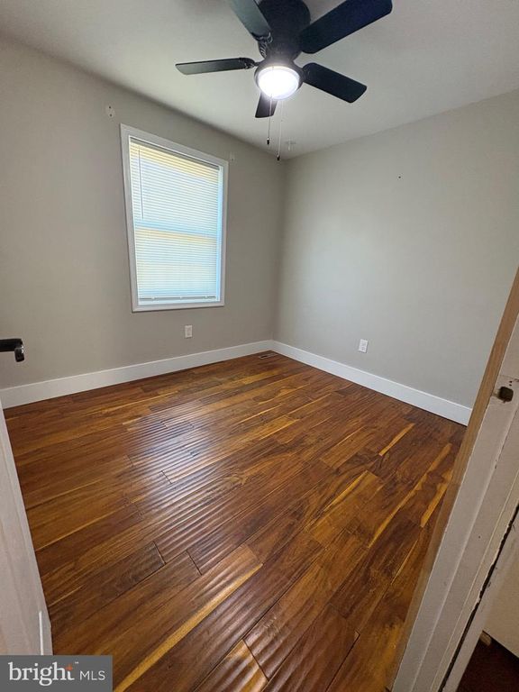 Image 12 of property listing at 1054 SAYBROOK HARBOUR, Pasadena, MD 21122