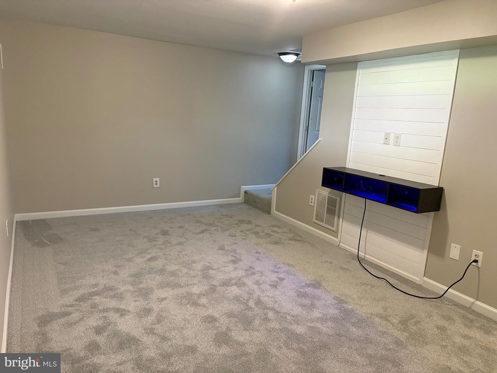 Image 14 of property listing at 1054 SAYBROOK HARBOUR, Pasadena, MD 21122