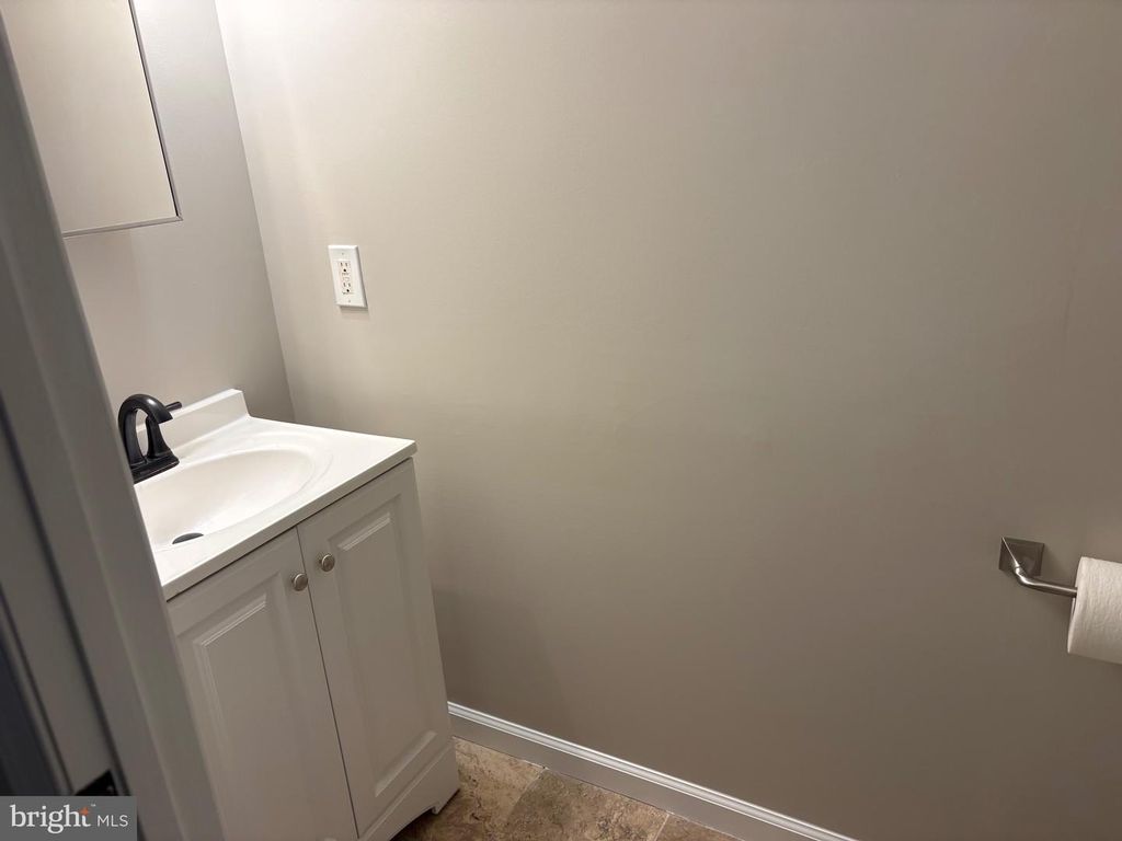 Image 15 of property listing at 1054 SAYBROOK HARBOUR, Pasadena, MD 21122
