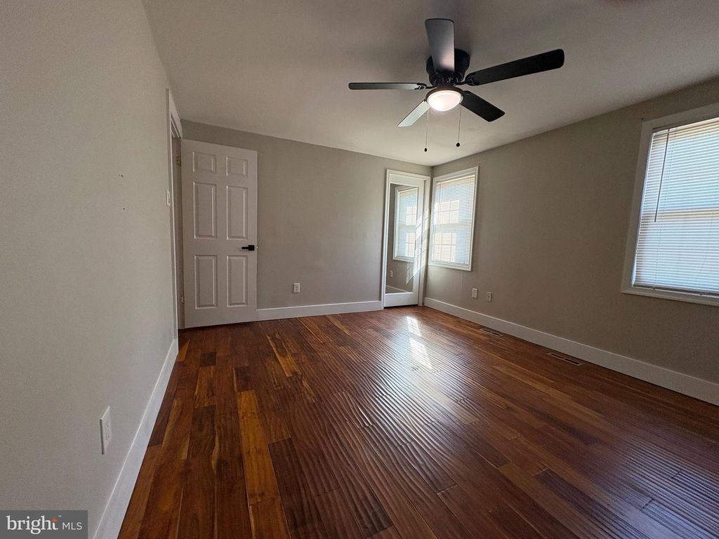 Image 6 of property listing at 1054 SAYBROOK HARBOUR, Pasadena, MD 21122