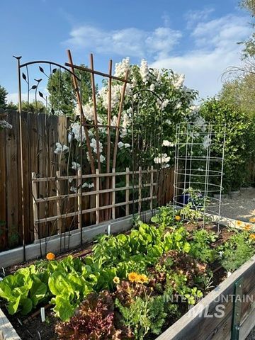 8688 W Mediterranean Ct, Boise, ID 83709