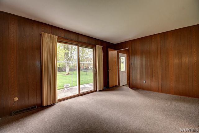 49 Chestnut Hill Lane, Amherst, NY 14221