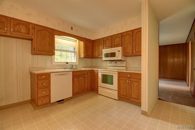 49 Chestnut Hill Lane, Amherst, NY 14221