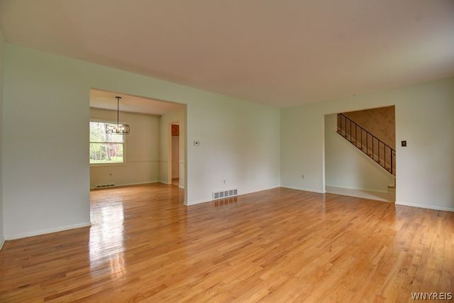 49 Chestnut Hill Lane, Amherst, NY 14221