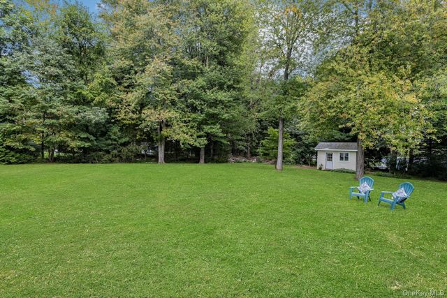 94 Overlook Drive, Mahopac, NY 10541