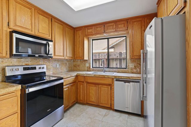 442 Evergreen Dr, Lodi, CA 95242