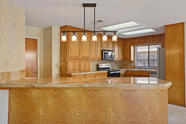 442 Evergreen Dr, Lodi, CA 95242
