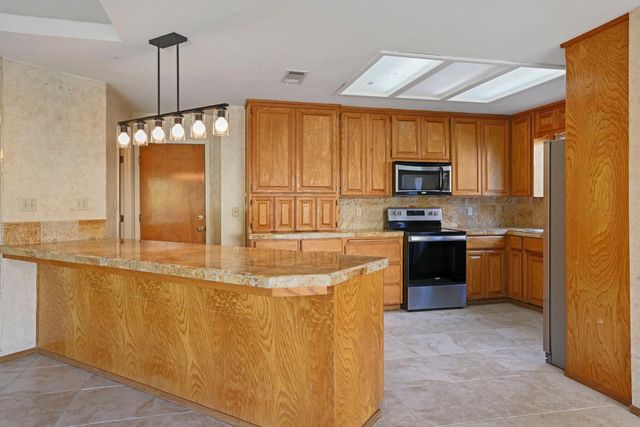 442 Evergreen Dr, Lodi, CA 95242