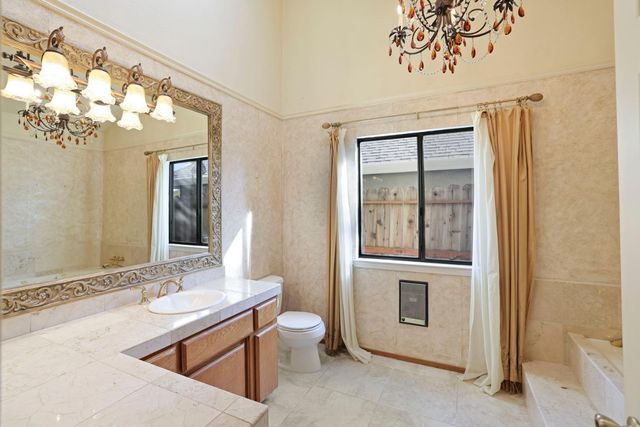442 Evergreen Dr, Lodi, CA 95242