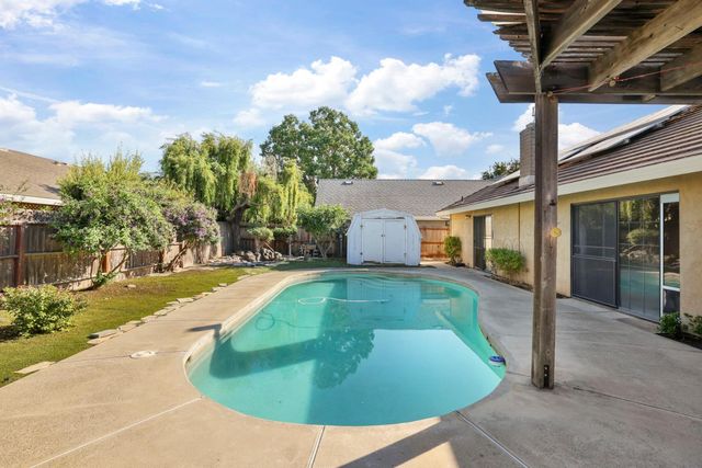 442 Evergreen Dr, Lodi, CA 95242
