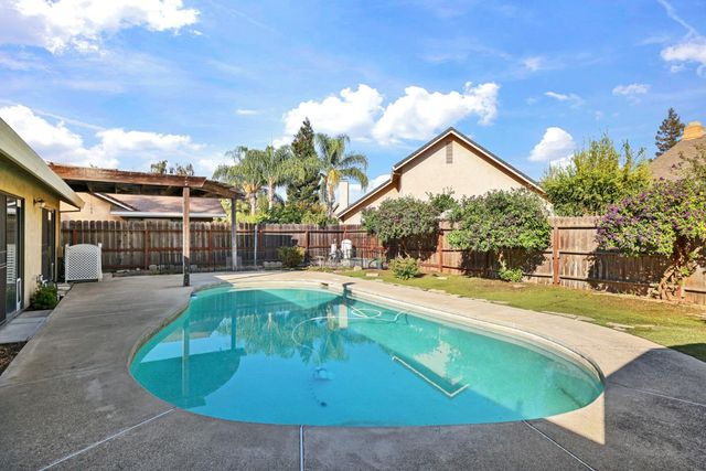 442 Evergreen Dr, Lodi, CA 95242