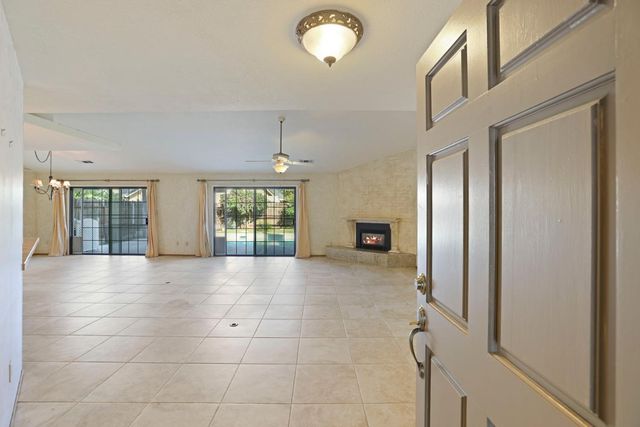 442 Evergreen Dr, Lodi, CA 95242