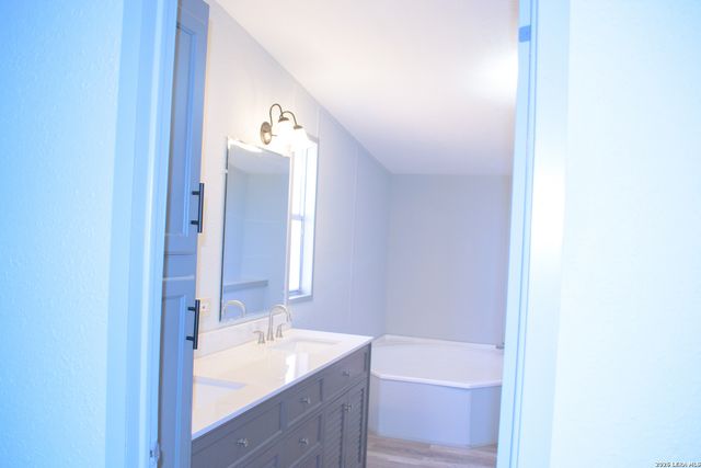 290 Crestfield, Pleasanton, TX 78064