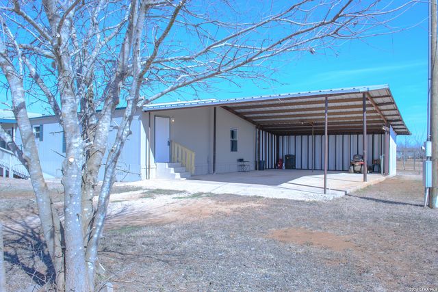 290 Crestfield, Pleasanton, TX 78064