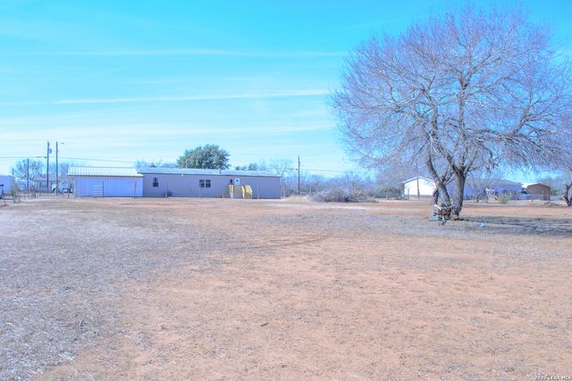 290 Crestfield, Pleasanton, TX 78064