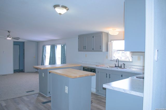 290 Crestfield, Pleasanton, TX 78064