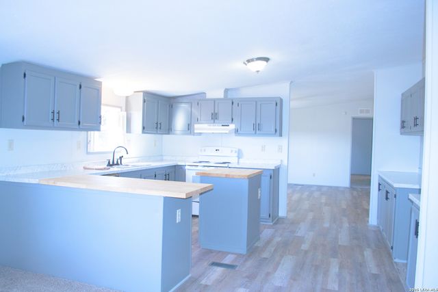 290 Crestfield, Pleasanton, TX 78064