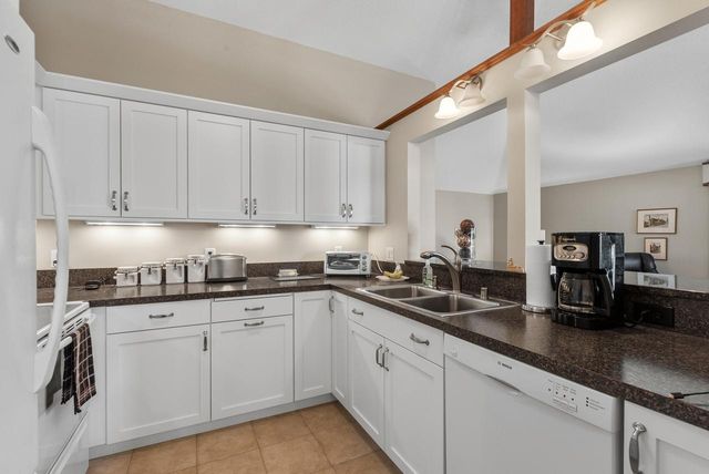 8827 W Knoll COURT, Franklin, WI 53132