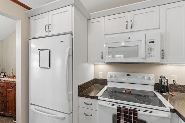 8827 W Knoll COURT, Franklin, WI 53132