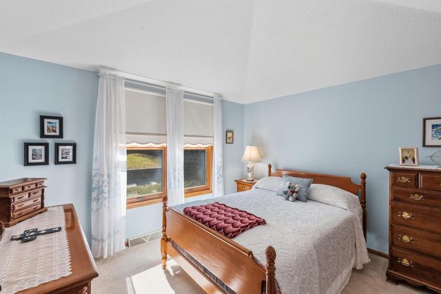 8827 W Knoll COURT, Franklin, WI 53132