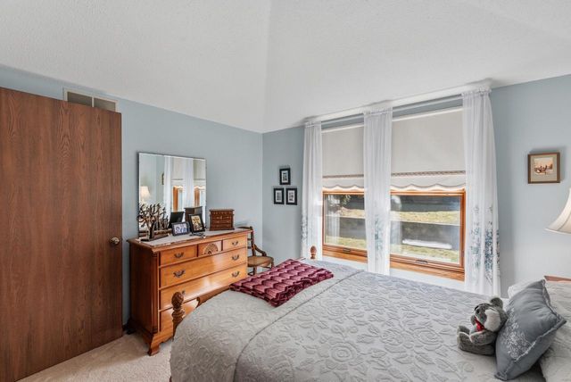 8827 W Knoll COURT, Franklin, WI 53132