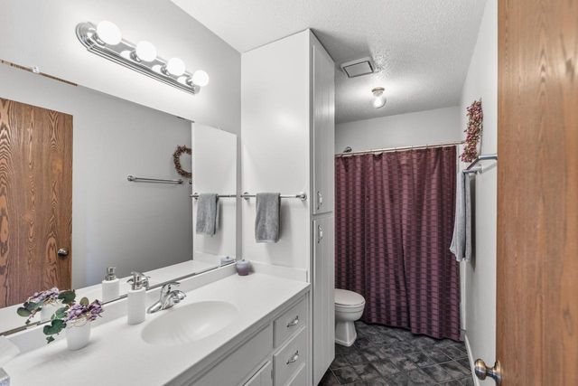 8827 W Knoll COURT, Franklin, WI 53132