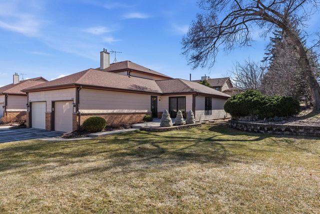 8827 W Knoll COURT, Franklin, WI 53132