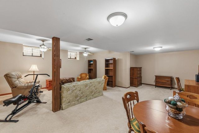 8827 W Knoll COURT, Franklin, WI 53132