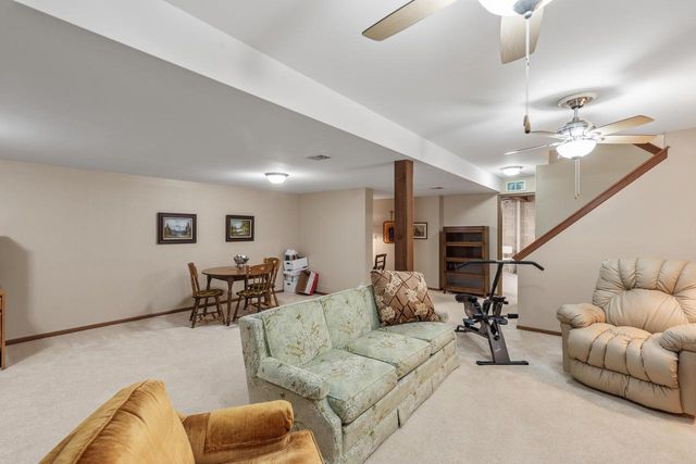 8827 W Knoll COURT, Franklin, WI 53132