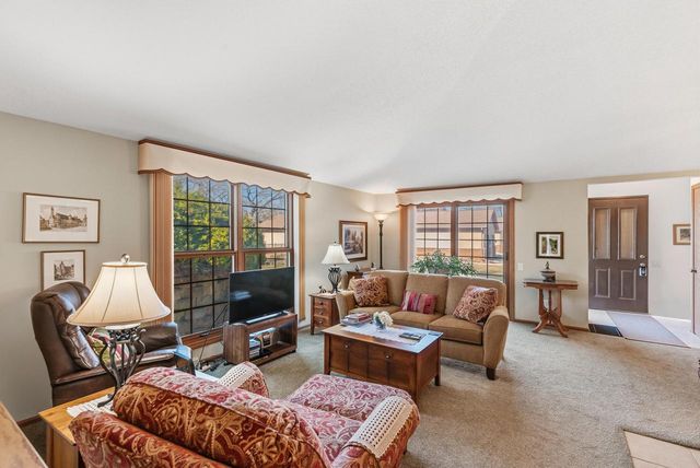 8827 W Knoll COURT, Franklin, WI 53132