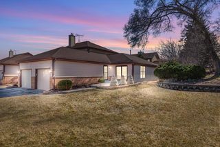 8827 W Knoll COURT, Franklin, WI 53132