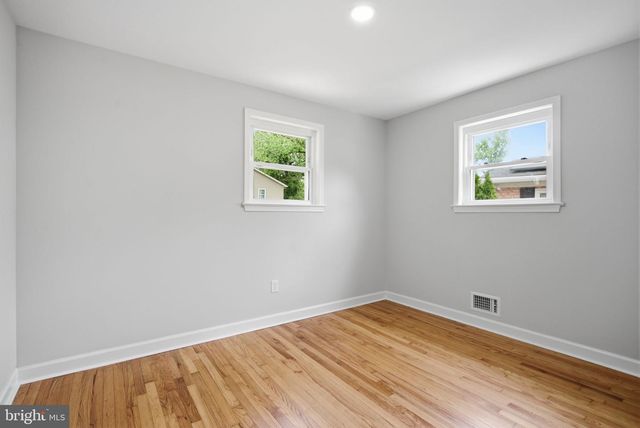 6615 VALLEY PARK RD, Capitol Heights, MD 20743