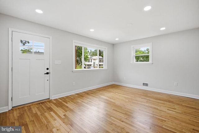 6615 VALLEY PARK RD, Capitol Heights, MD 20743
