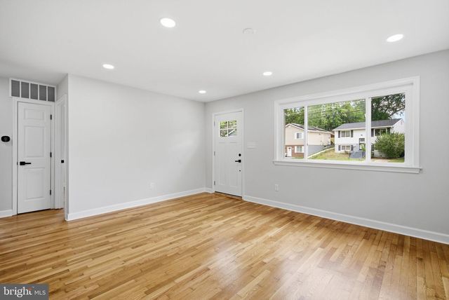 6615 VALLEY PARK RD, Capitol Heights, MD 20743