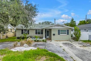 1878 NEW HAMPSHIRE AVENUE NE, St Petersburg, FL 33703