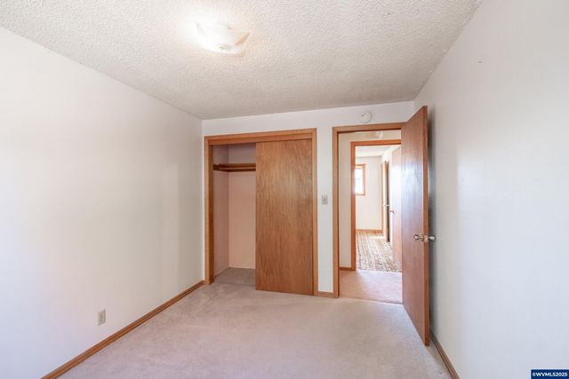 1825 Walker Rd NE, Salem, OR 97305